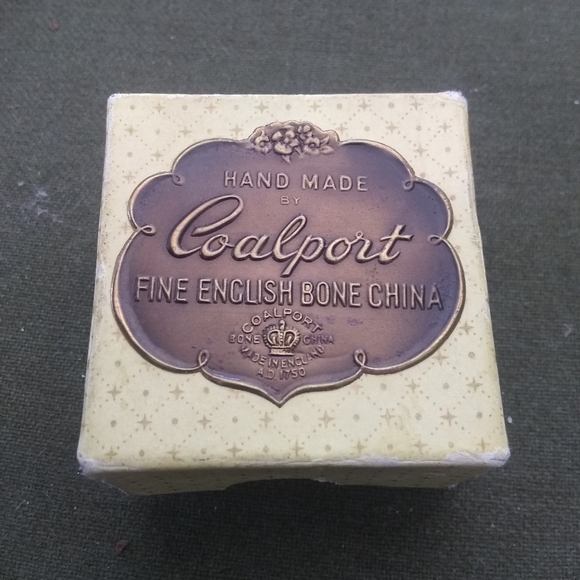 Coalport Fine English Bone China Figurine - Picture 4 of 7